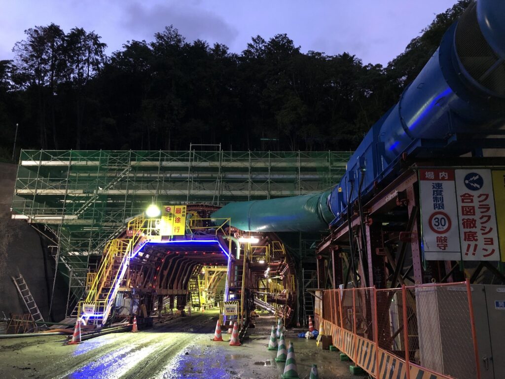 トンネル工事の様子写真