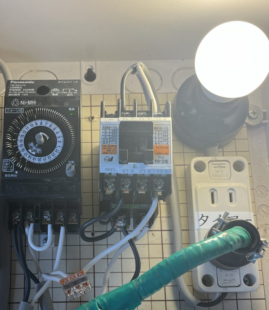富士電機の標準形電磁接触器SC-03 AC100Vコイル、タイマー直結の400W制限を回避するリレー化の主役